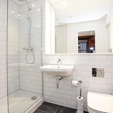 Lovely 1 Bed Apartment In Converted Printing Press Manchester Exterior photo